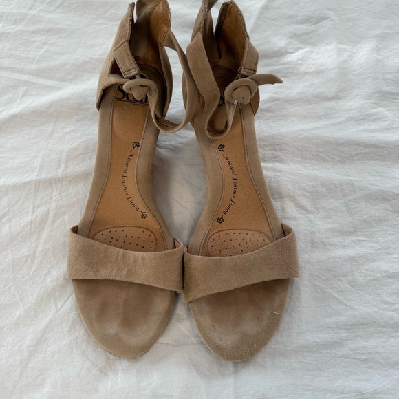 Sofft Tan Ankle Strap Sandals, Size 8.5 - Picture 1 of 11